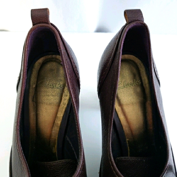 Clarks Leather Lace-Up Oxford Heel in Burgundy - Picture 5 of 7